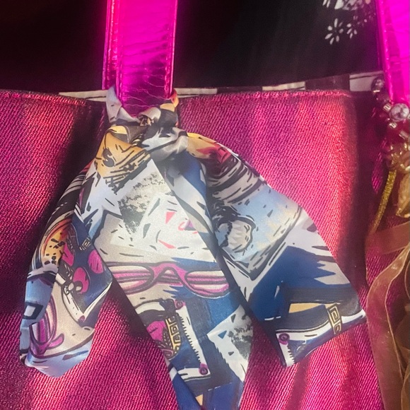 Four beautiful silky twillys in bold colorful patterns. Brand new! - Picture 9 of 11